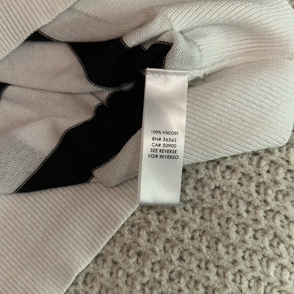 Calvin Klein Sweater - Picture 7 of 9